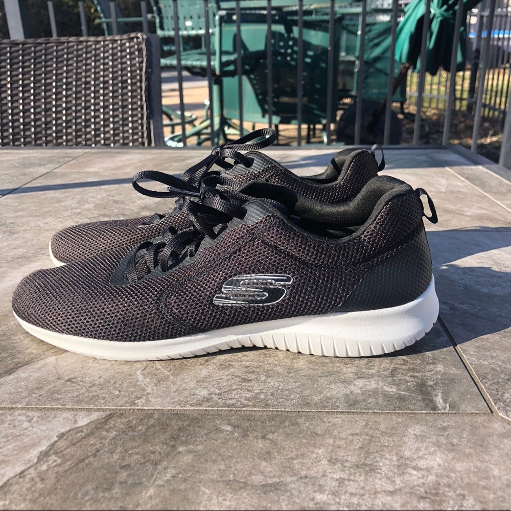 Sketchers black sneakers